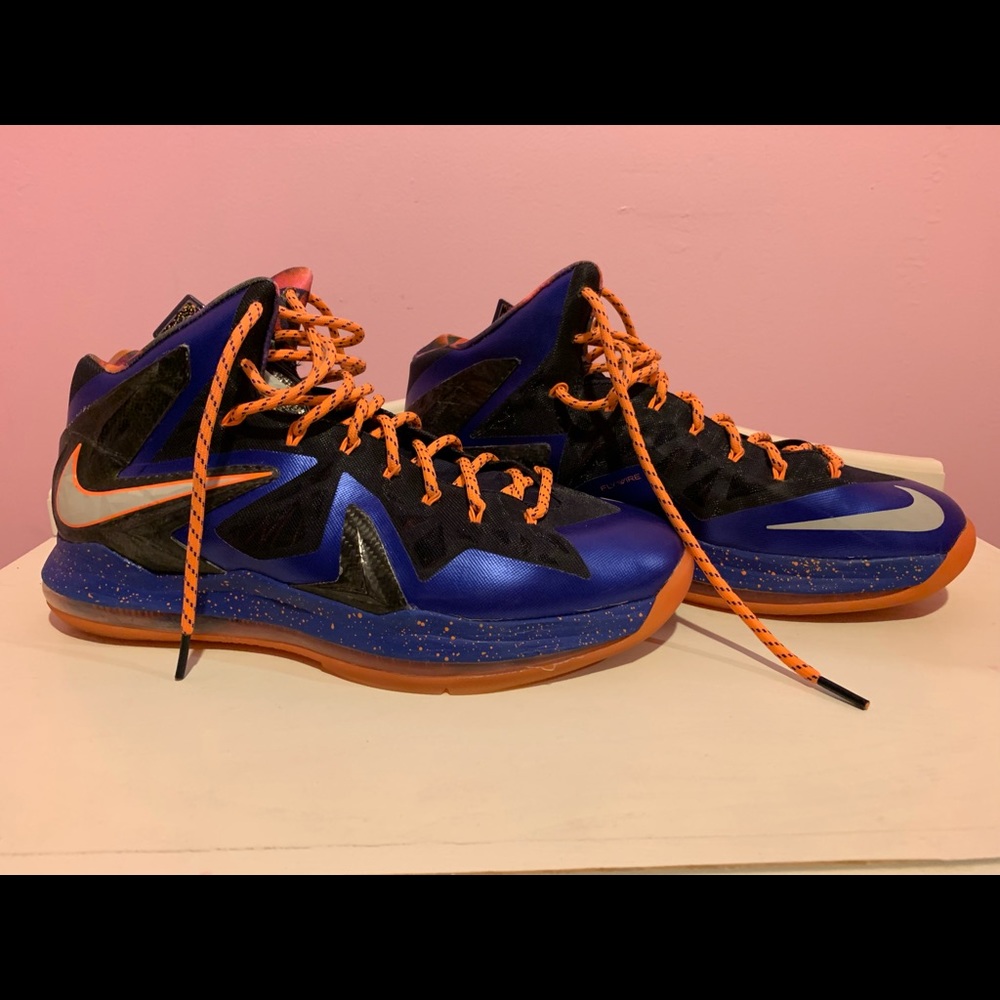 Lebron James Size 12 Flywire Basketball shoes